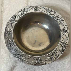 Wilton Armetale Botanica Pewter 12" Round Cooking & Serving Bowl Leaf Pattern